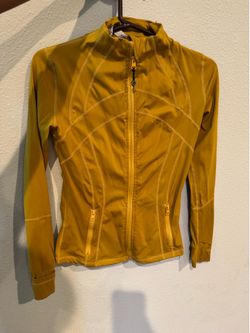 Lululemon jacket size 4
