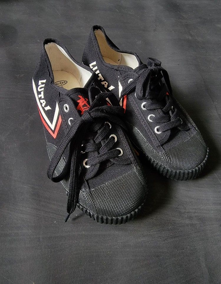 Lutai Kungfu Shoes Size 39 Black And Red