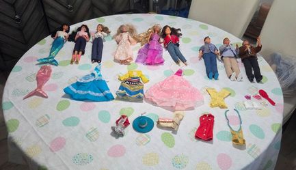 Vintage Mattel Barbie & Ken Lot – 9 Dolls, 90s Rollerblade, Vintage Clothes & Accessories