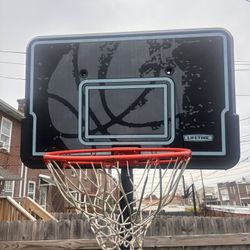 BASKETBALL HOOP
