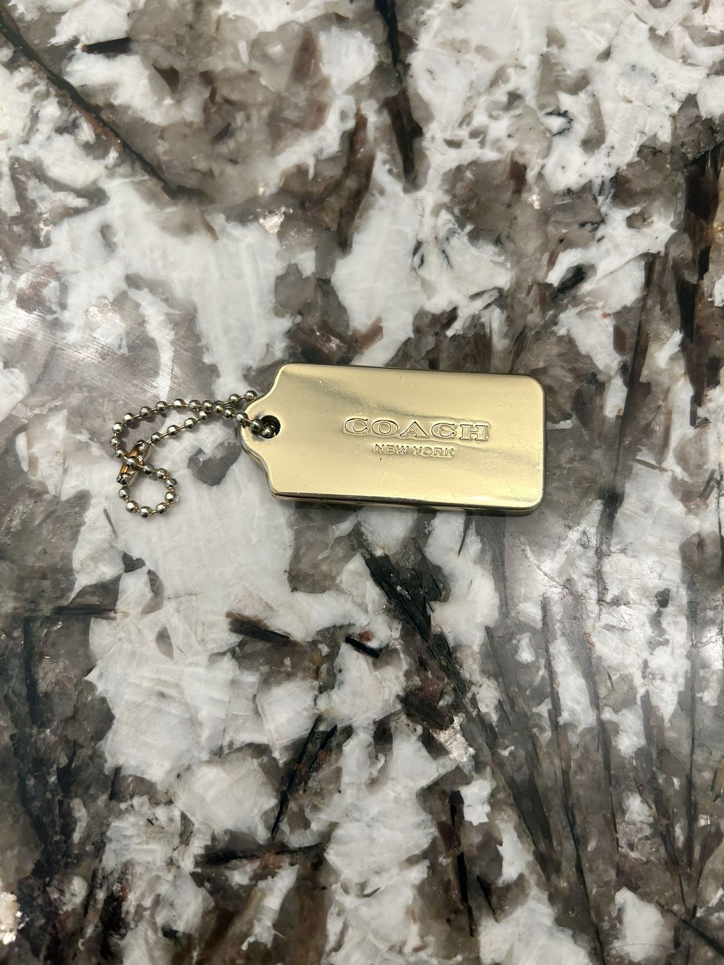 COACH NEW YORK GOLD HEAVY METAL BAG TAG KEYCHAIN CHARM