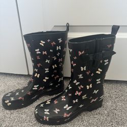 Women’s rain boots size 8