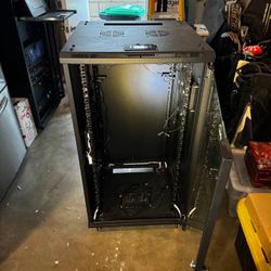 NavePoint 22U Server Cabinet (Upgraded Cooling System) 