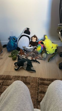 Bunch Of Stuffed Animals 15 To 20$ 