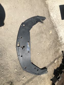 Radiator top cover support