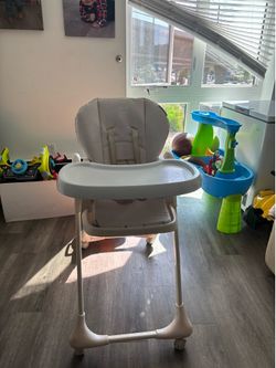 Delta children little folks high chair