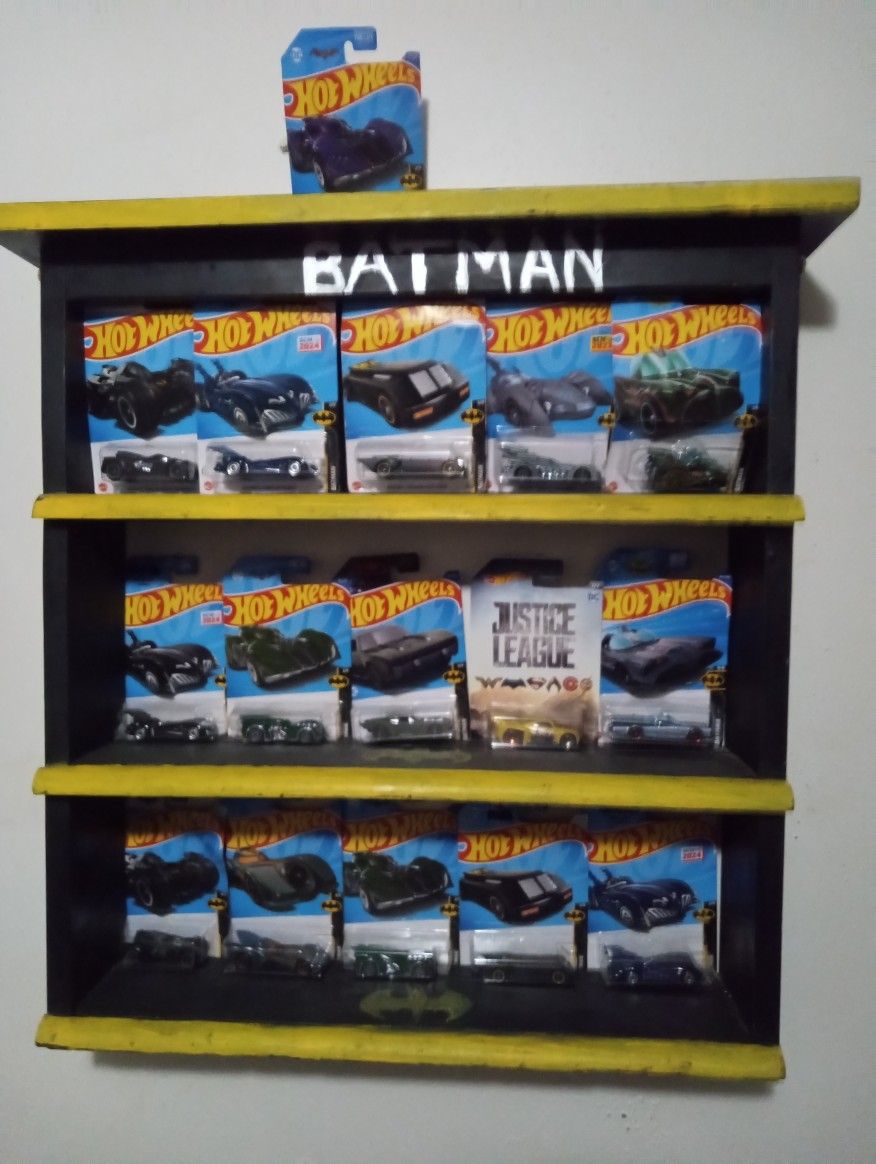 16 Batman Hot Wheels