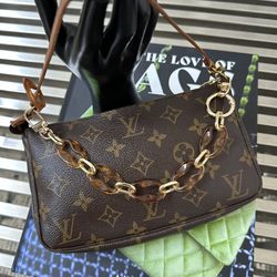 Louis Vuitton Pochette Accessoires Monogram Shoulder / Handbag