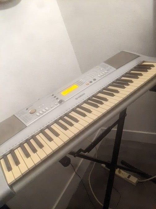 YAMAHA YPT-300 KEYBOARD