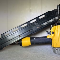 DEWALT Clavadora Frame