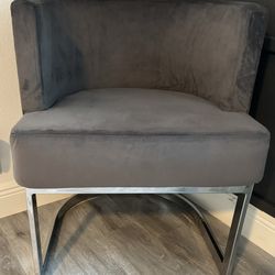 Like New Grey Velvet Barrel Chair. Glam chair, If It’s Posted It’s Available. Only Msg When Ready To Pick Up.