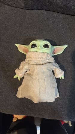 Baby yoda toy