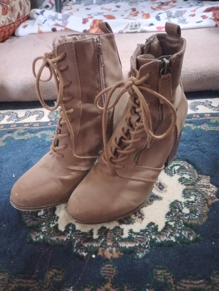 Faux Leather Boots W9