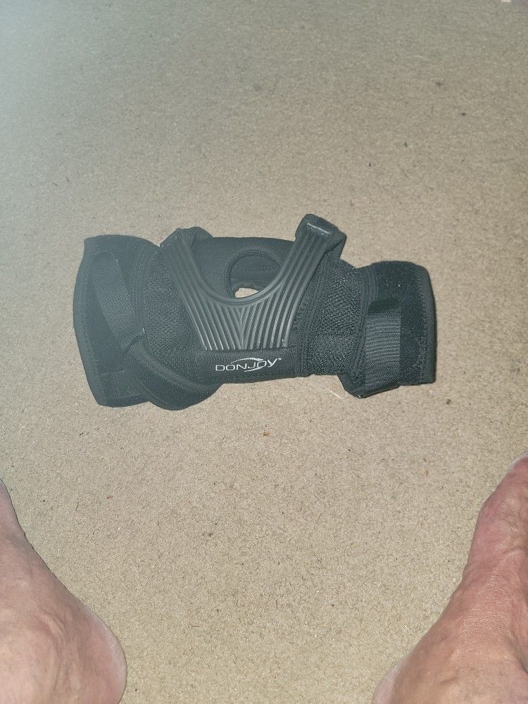 Knee Brace 