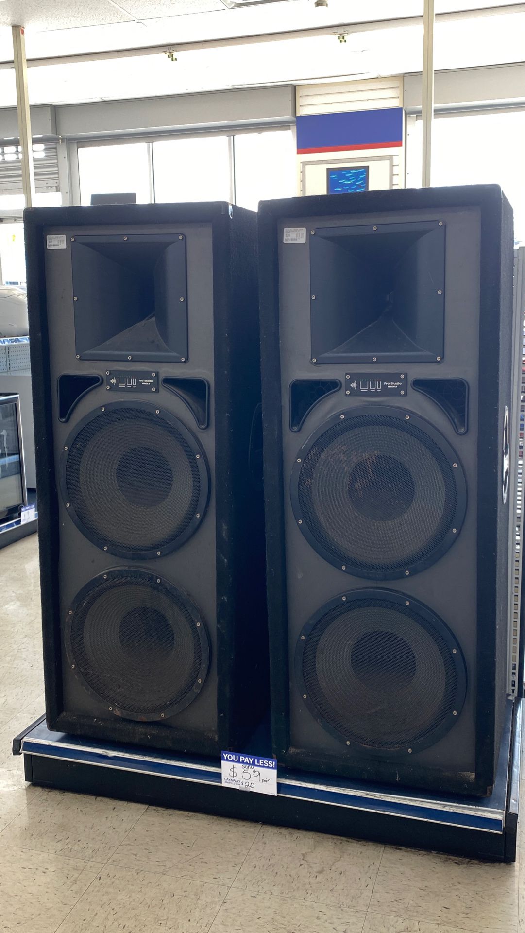 Pro audio pair of speakers