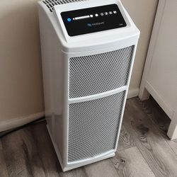 Air purifier Intellipure Ultrafine 468 top of the line !! Preowned  REDUCED!!! 