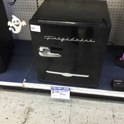 Frigidaire mini Fridge 
