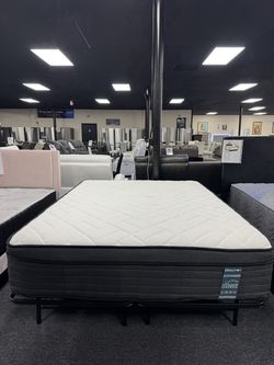 Queen Size Pillowtop Mattress. 🚚WE DELIVER🚚