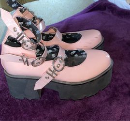 cute Pink boot shoes gothic style size 5. used but of scratches on the front of the shoes