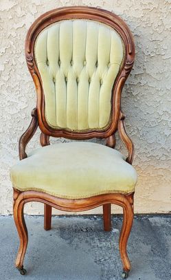 Tufted Small Chair 