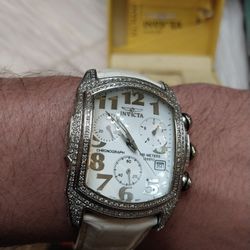 Invicta Mens diamond watch model 2214 natural diamonds 4cttw original price over 2000 dollars New Battery 
