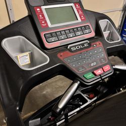 SOLE F80 Treadmill