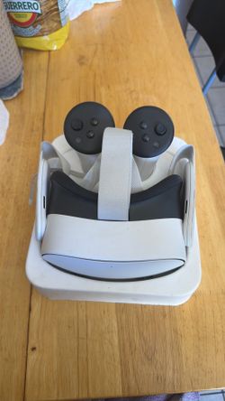 Meta - Quest 3S 128GB | Virtual Reality Headset Without Wires — Thirty-Three Percent More Memory — 2X Graphical Processing - White