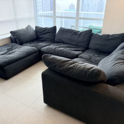 Large Modern Sectional Sofa with Chaise(Delivery available)🚚