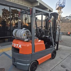 ** 3000lb Toyota Forklift 3 Stage **