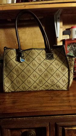 Dooney & Burke large tote. Excellent condition