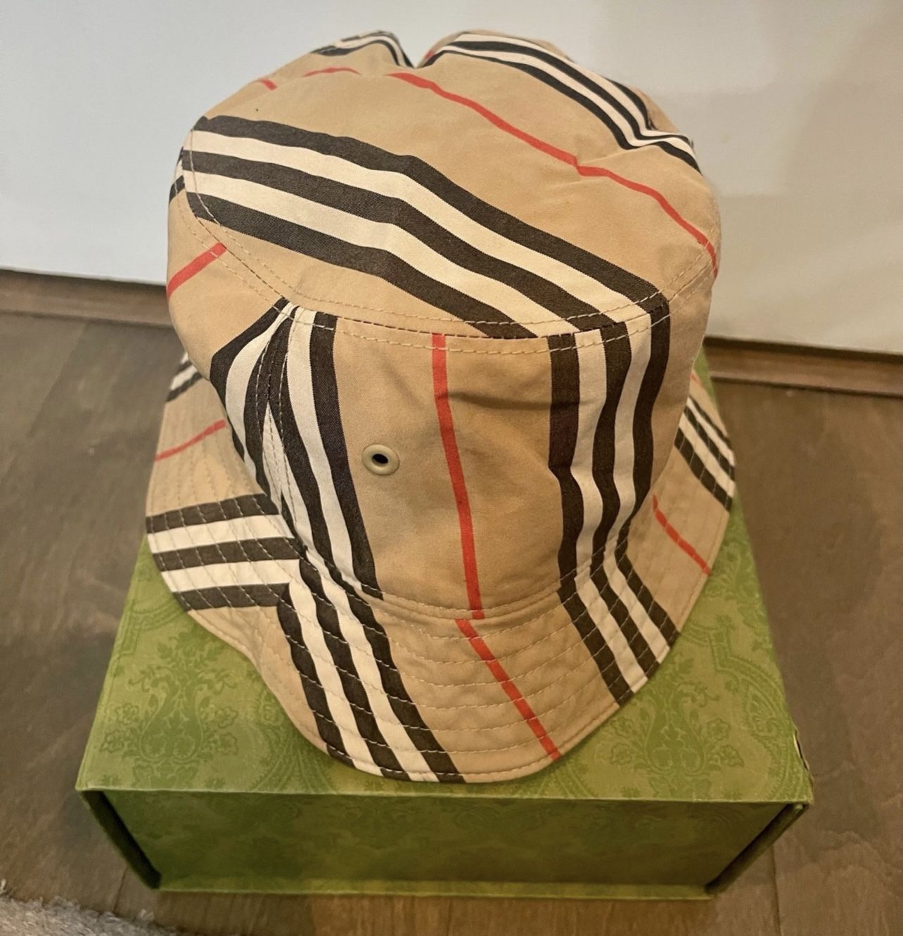 New Burberry bucket hat