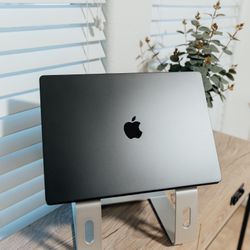 16” MacBook Pro M3 Pro (18gb memory/512gb ssd) - Excellent Condition