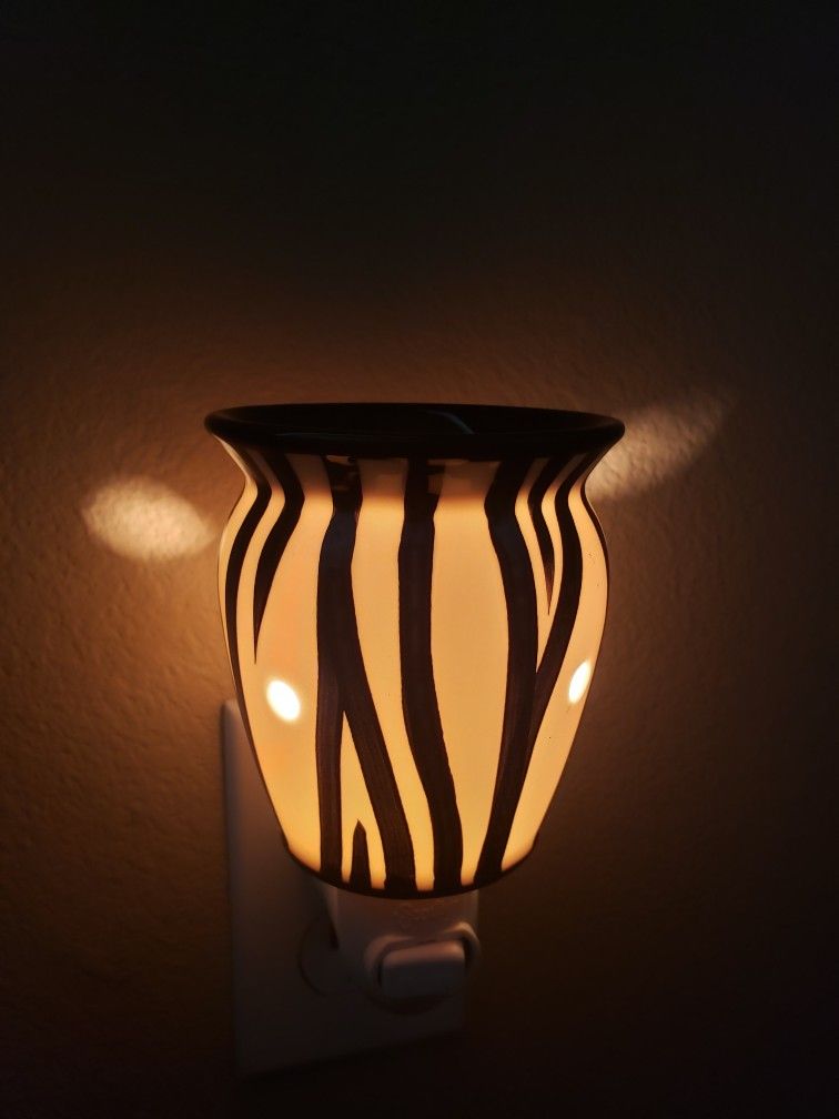 Scentsy Plug-In Wall Warmer Nightlight