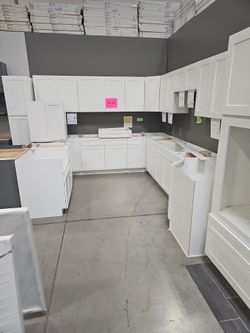 White Shaker Solid Wood Kitchen Cabinets In Stock Now!