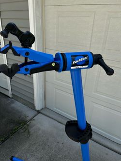 Bike maintenance stand