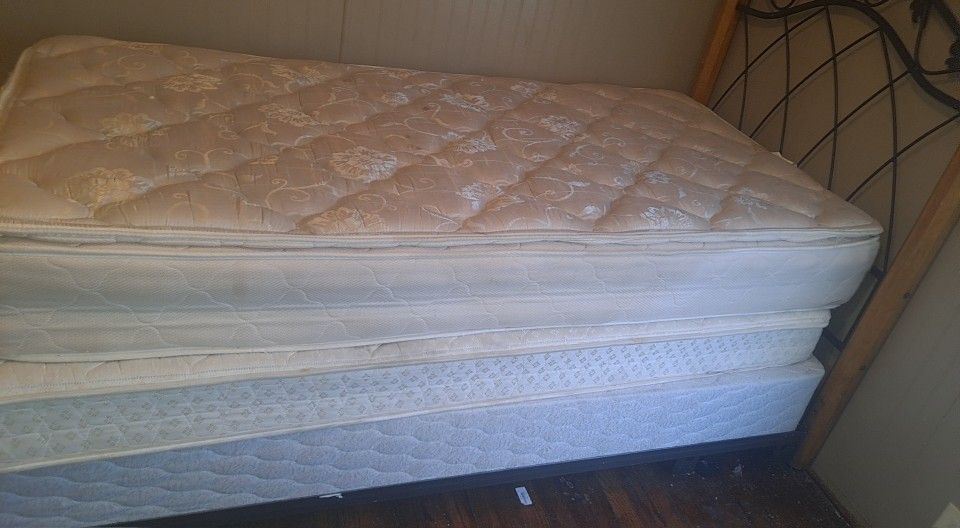 Twin BED With MATTRESS & BOXSPRING