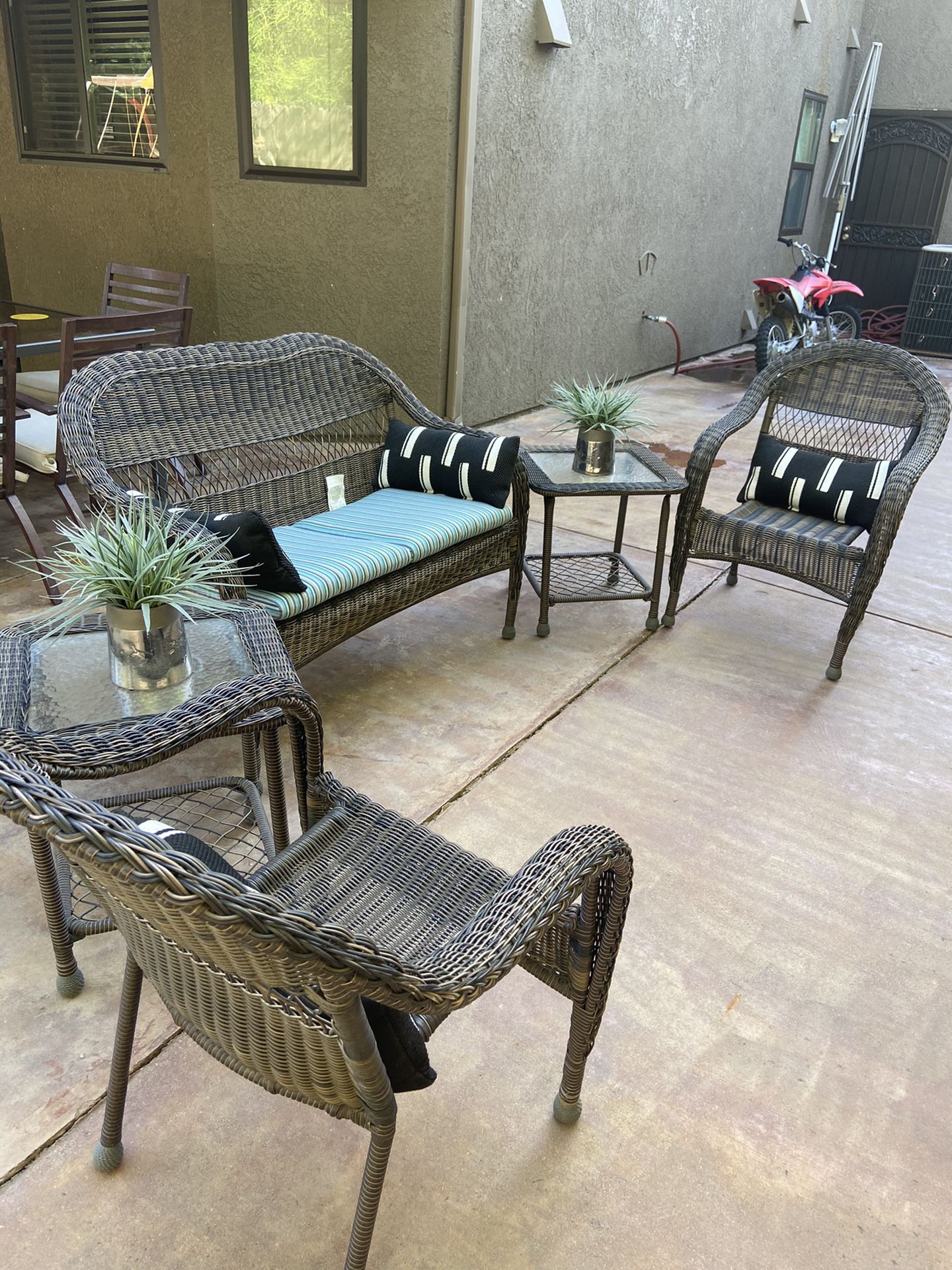 Beautiful five piece patio setin excellent condition basically brand new 325 firm on the price