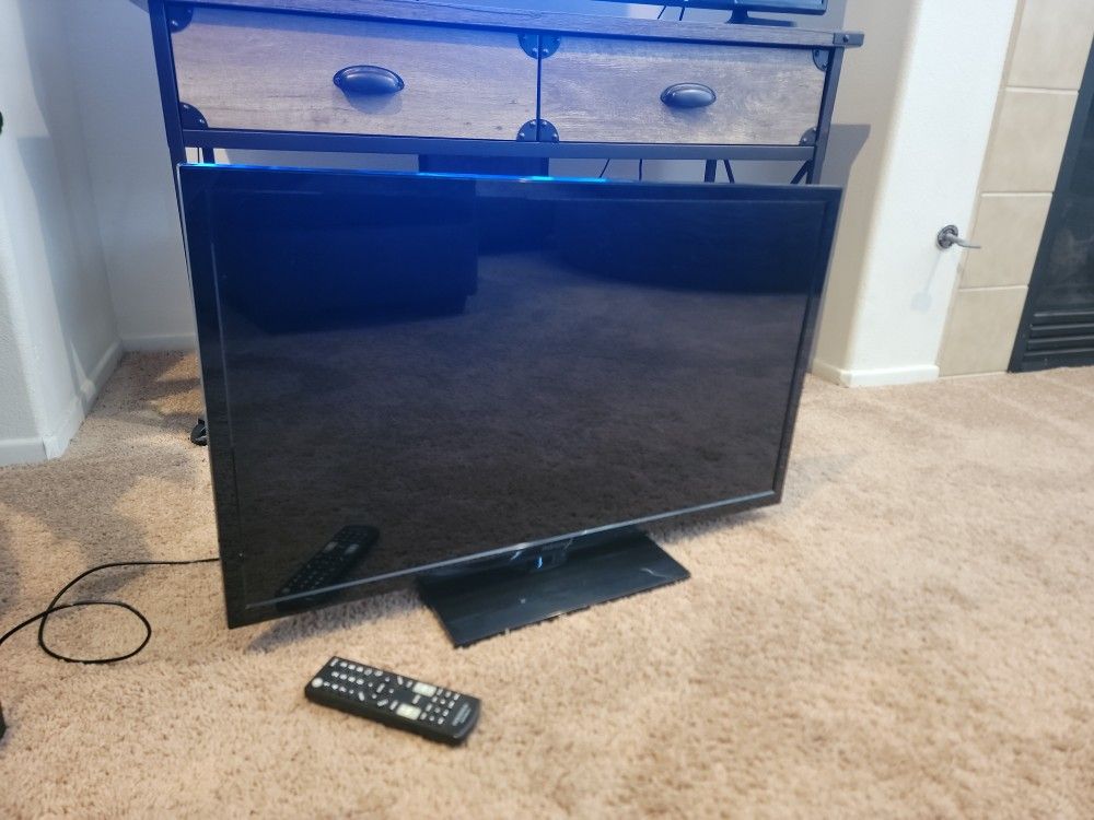 Insignia 32" LED TV