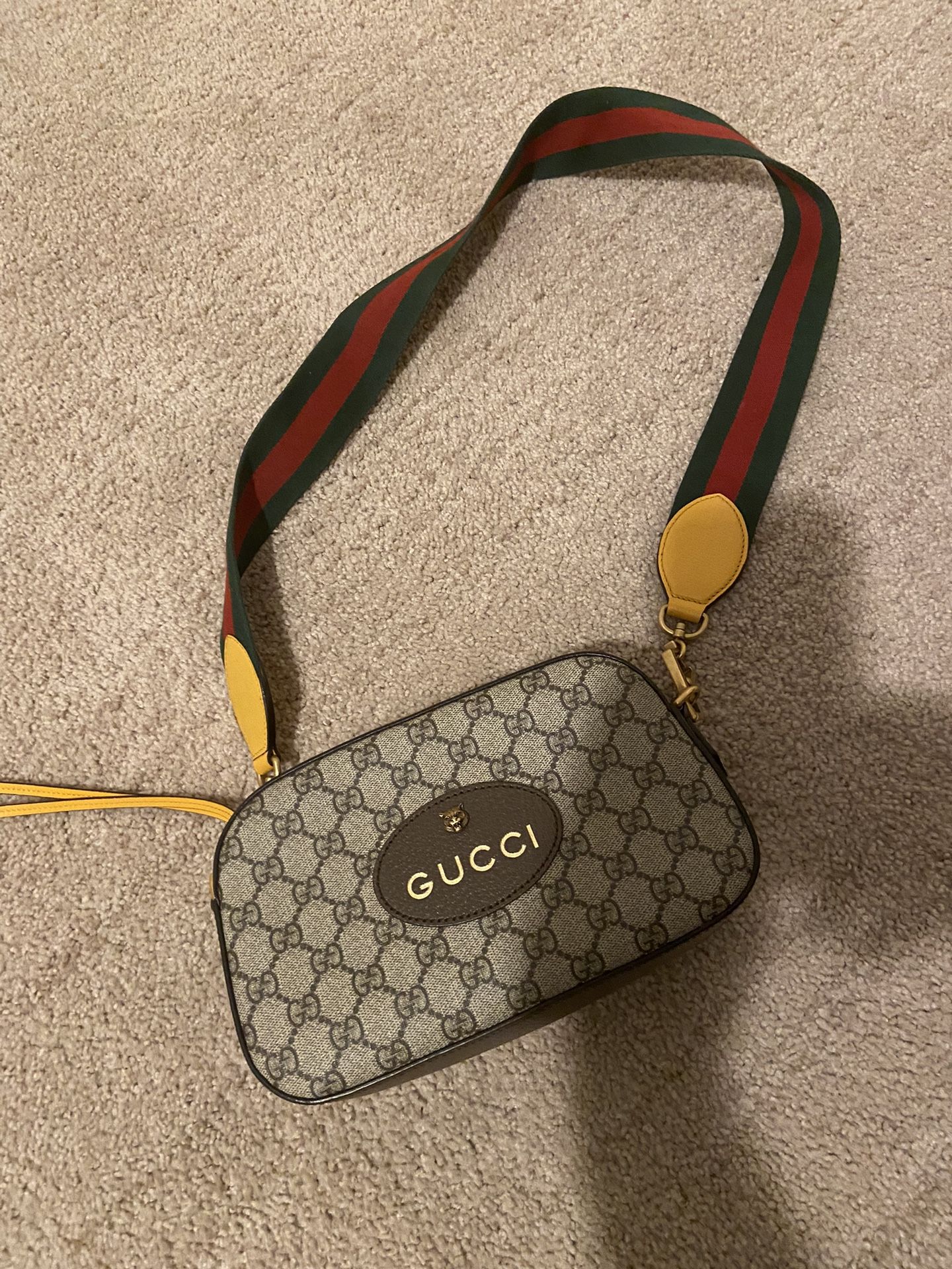 GUCCI SMALL MESSENGER BAG