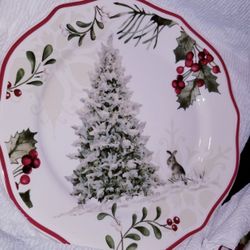 4 Holiday plates 