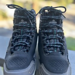 Vasque Kids Breeze Waterproof Hiking Boot  Size 5