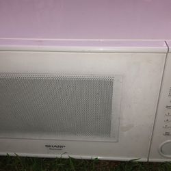 MAINSTAYS MICROWAVE WHITE SMALL OFFICE HOME COLLEGE DORM for Sale in Los  Angeles, CA - OfferUp