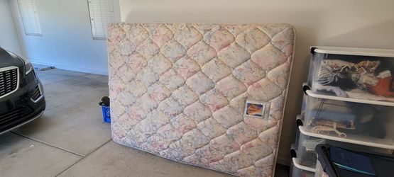 Sealy Posturepedic Queen mattress