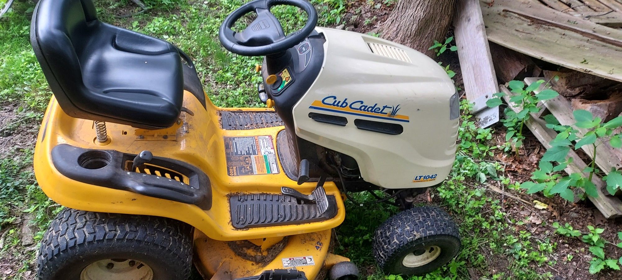 Cub Cadet Lt1042 Lawn Tractor