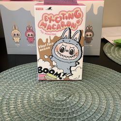 Exciting Macaron Labubu - Toffee