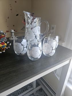 Pitcher With 4 Water/Wine Glasses