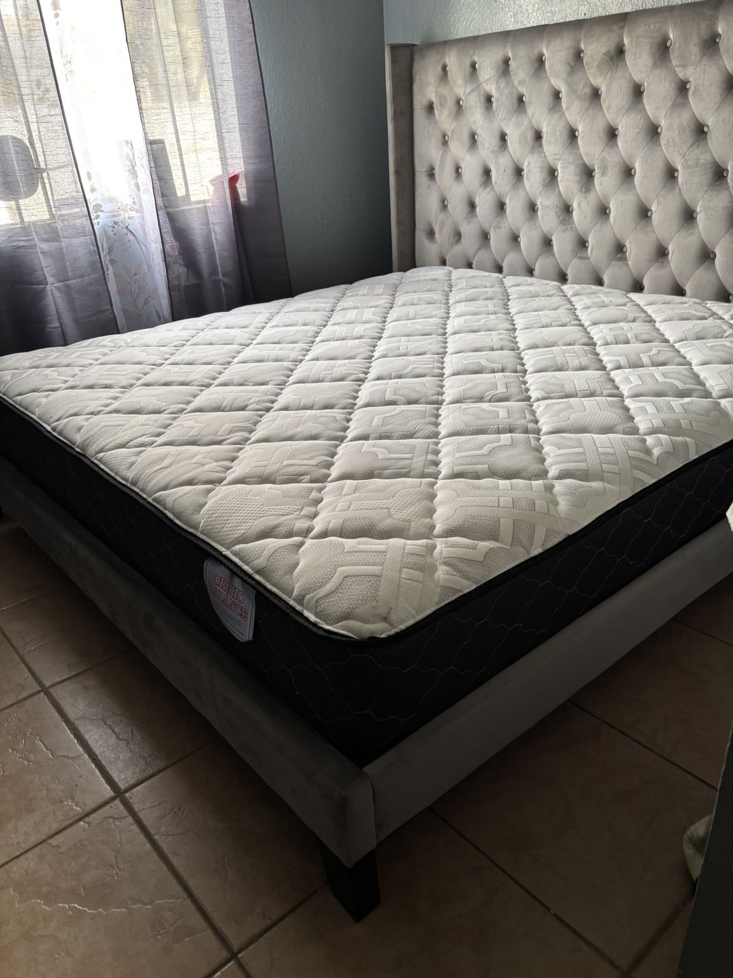 Queen Size Bed Frame With Mattress 