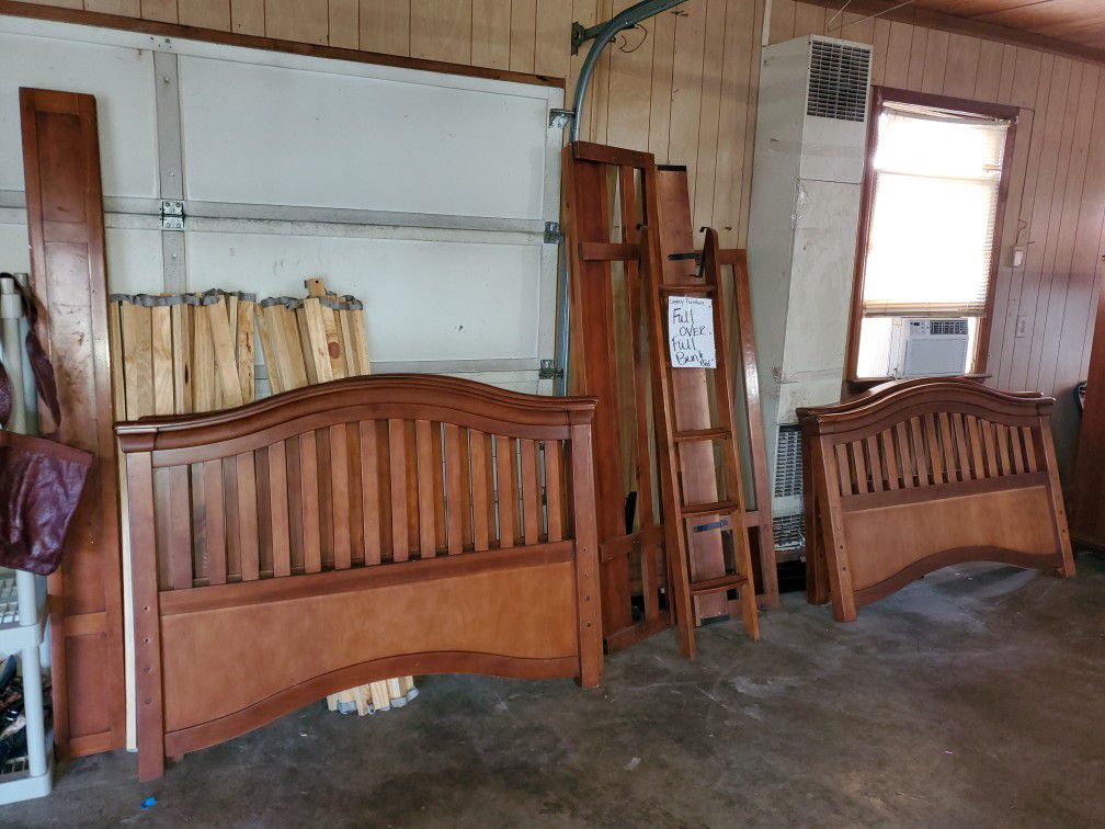 Legancy furniture full size over full size bunk bed set
