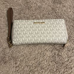 Michael Kors Vanilla Wallet 