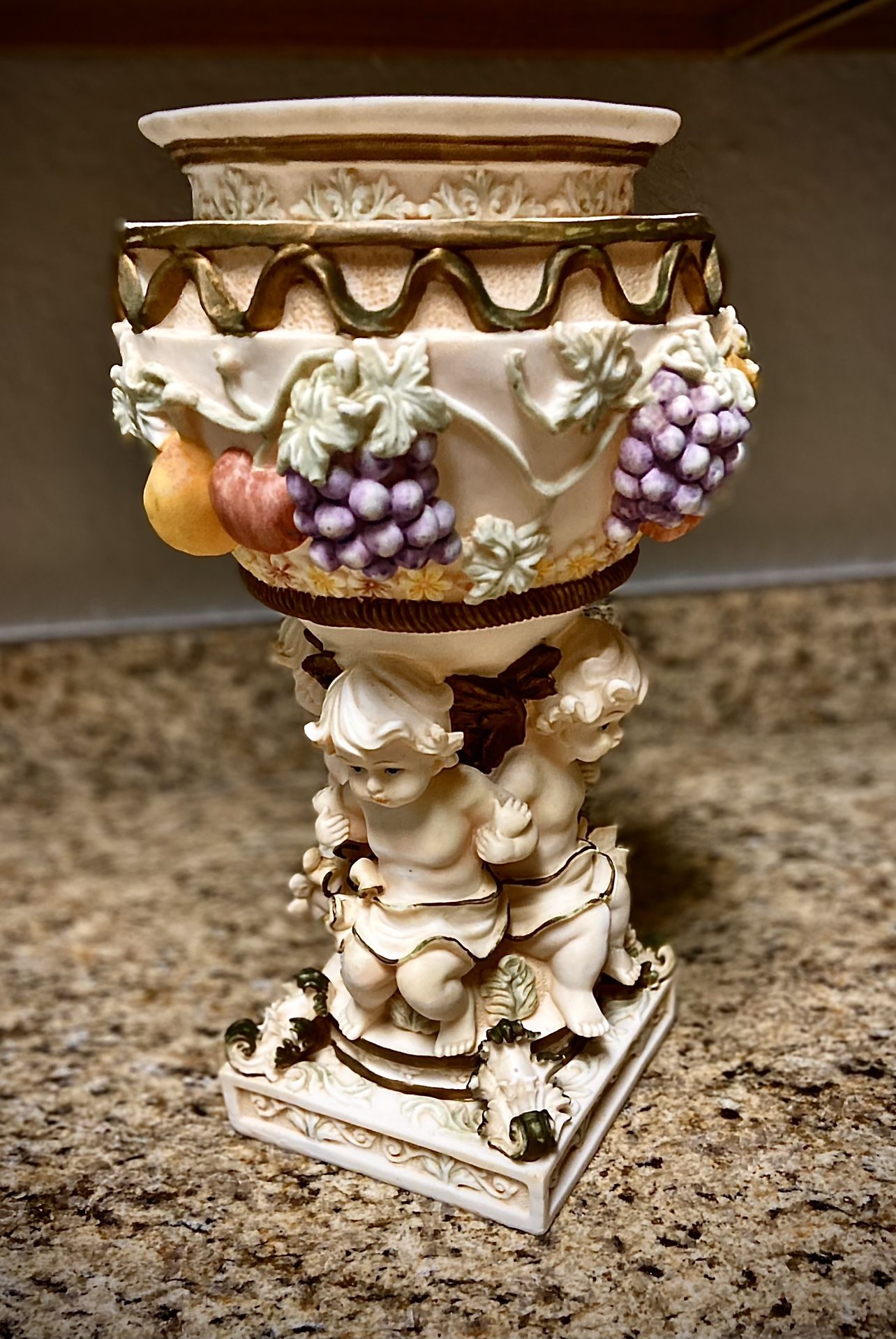 Beautiful .**Angel Cherub Fruit Candy Bowl **
